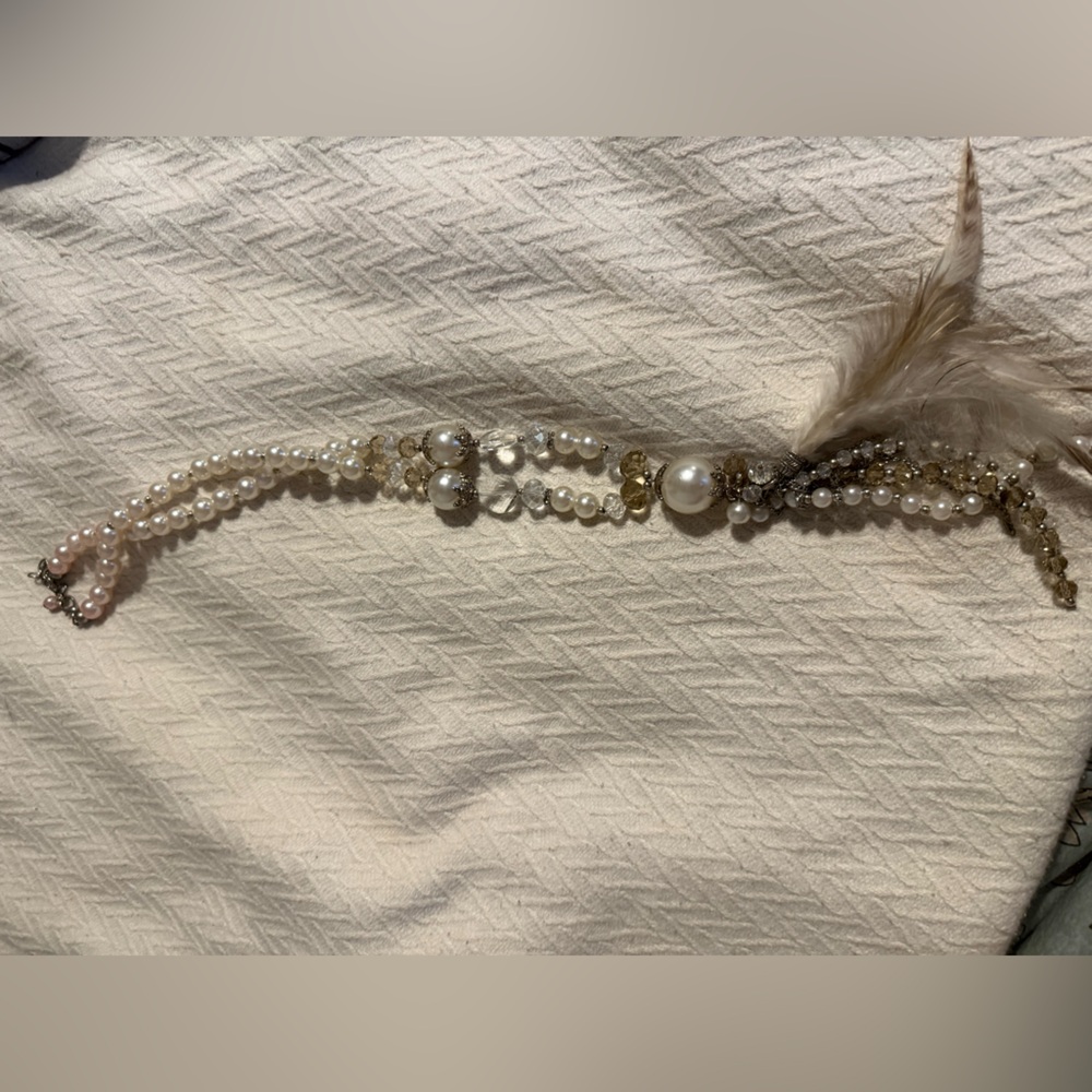 Elegant Pearl and Feather Necklace